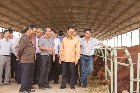 Phó thủ tướng Lào Somsavat Lengsavad “xông đất” HAGL Attapeu